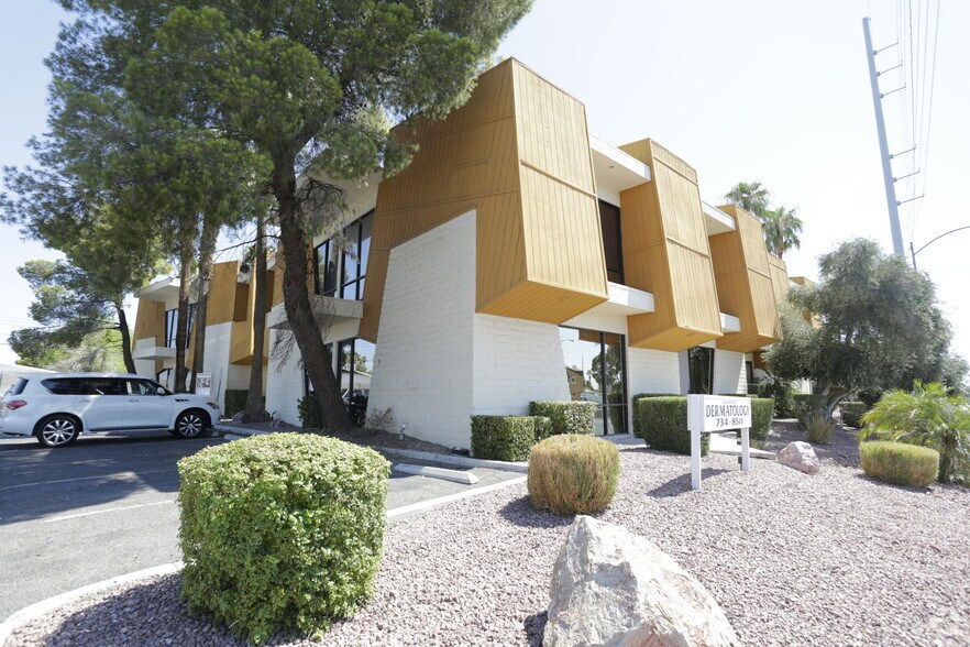 More Photos Of 1700 E Desert Inn Rd, Las Vegas Office Residential For Lease