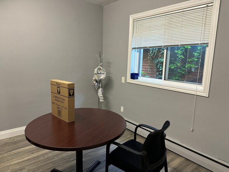 More Photos Of 70 King St E, Hamilton Storefront For Sale