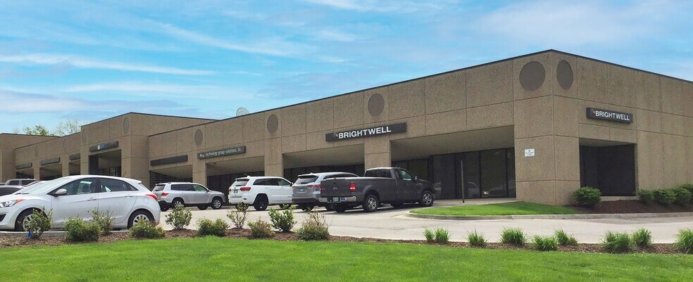 More Photos Of 14631-14651 W 95th St, Lenexa Light Distribution For Lease