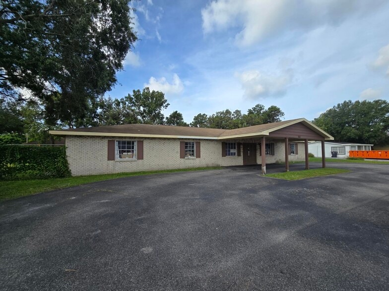 Primary Photo Of 8810 W Norfolk St, Tampa Schools For Sale
