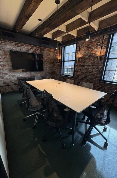 More Photos Of 21 Broad St, Boston Bar For Sale