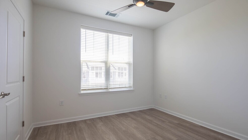 More Photos Of 5401 Commonwealth Centre Pky, Midlothian Apartments For Sale