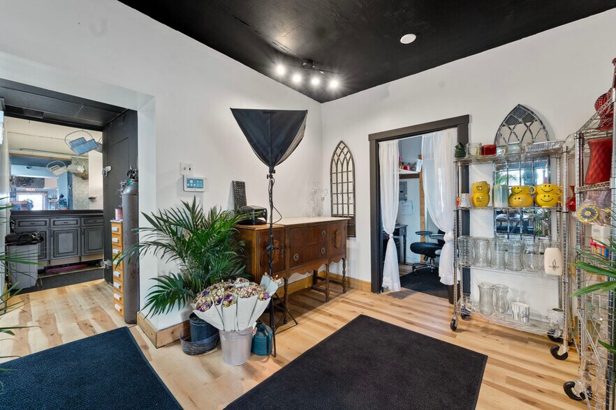 More Photos Of 310 W Irving Park Rd, Wood Dale General Retail For Sale