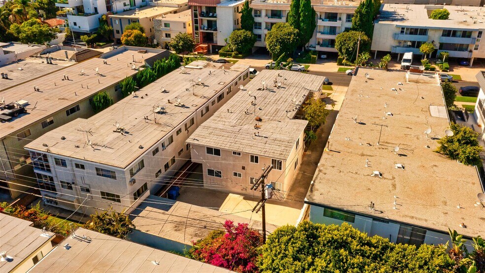More Photos Of 11938 Dorothy St, Los Angeles Apartments For Sale
