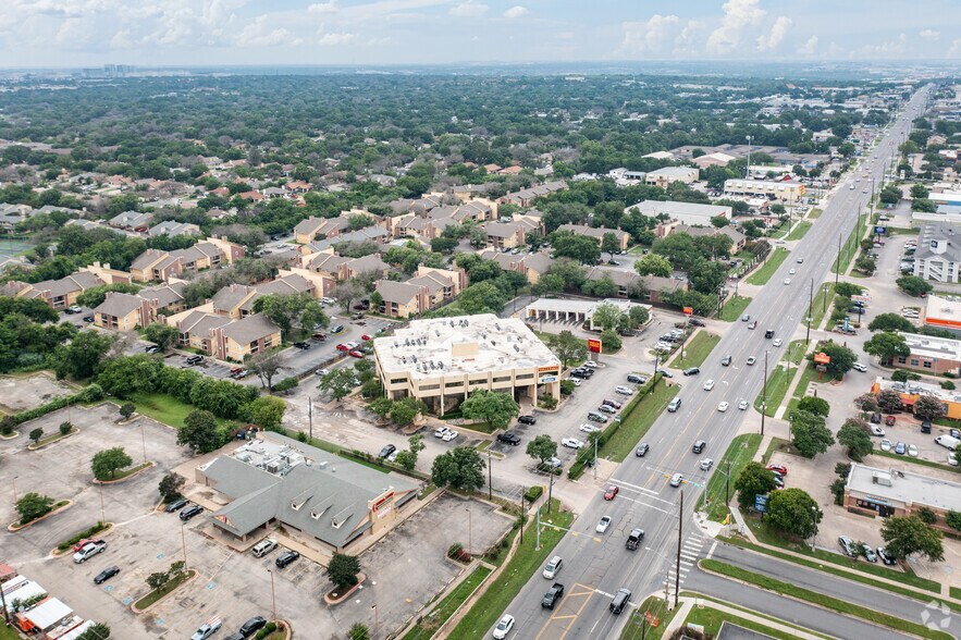 More Photos Of 9800 N Lamar Blvd, Austin Office For Lease
