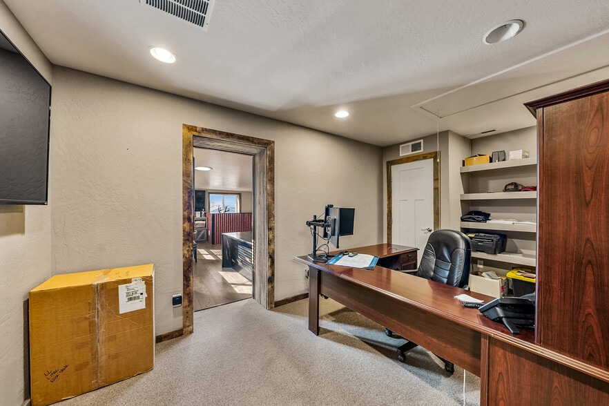More Photos Of 3811 Crater Lake Hwy, Medford Warehouse For Sale