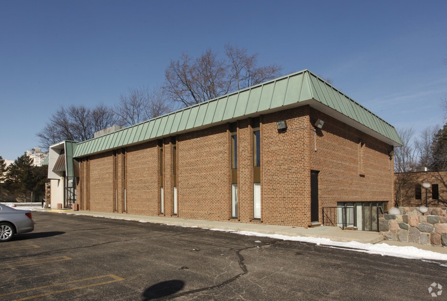 More Photos Of 25180 Lahser Rd, Southfield Office For Sale