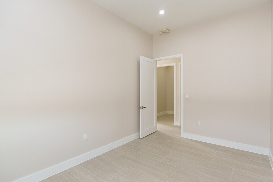 More Photos Of 8525 N Sam Houston Pkwy E, Humble Office Residential For Sale