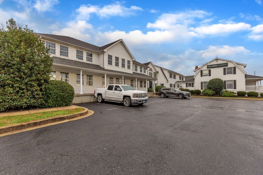 More Photos Of 10425 Southern Maryland Blvd, Dunkirk Medical For Lease