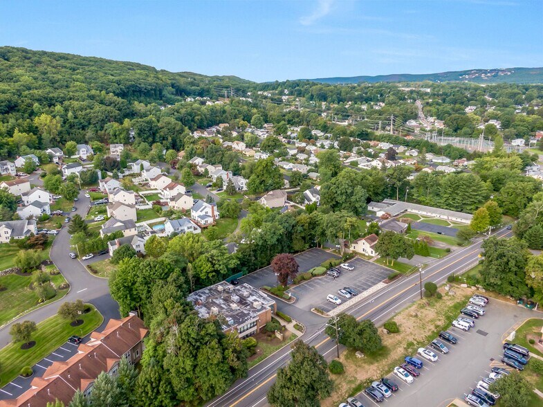 More Photos Of 171 Ramapo Rd, Garnerville Office For Lease