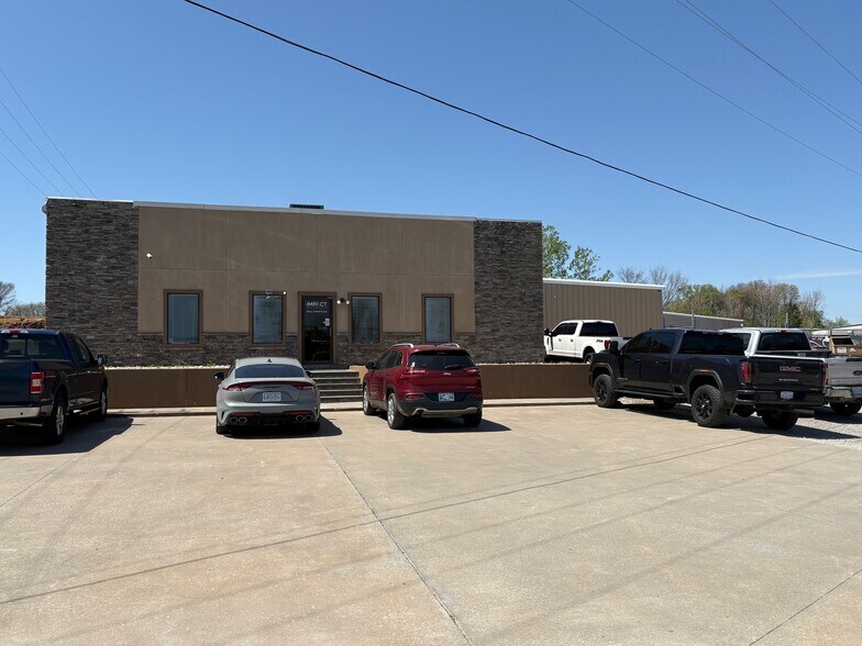 More Photos Of 10912 S 264th Ave E, Coweta Warehouse For Lease