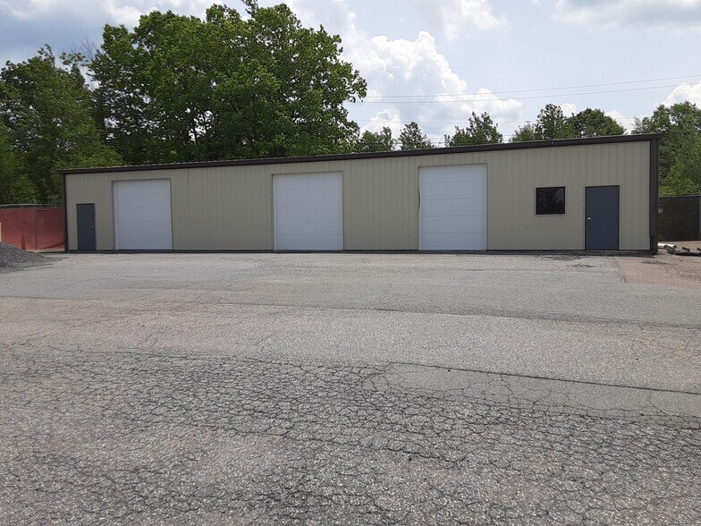 More Photos Of 5 N Conahan Dr, Hazleton Warehouse For Lease
