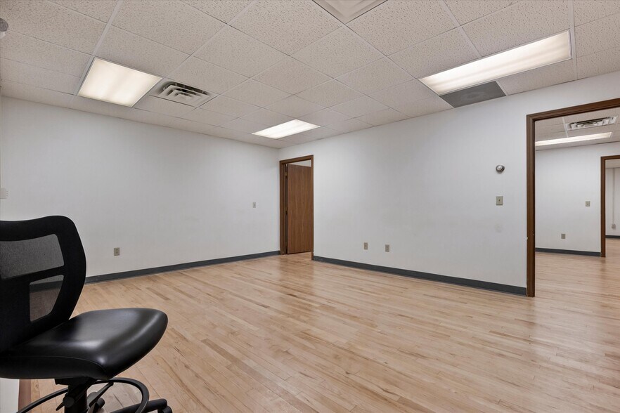 More Photos Of 18 Sportsman Dr, Clarion Medical For Lease