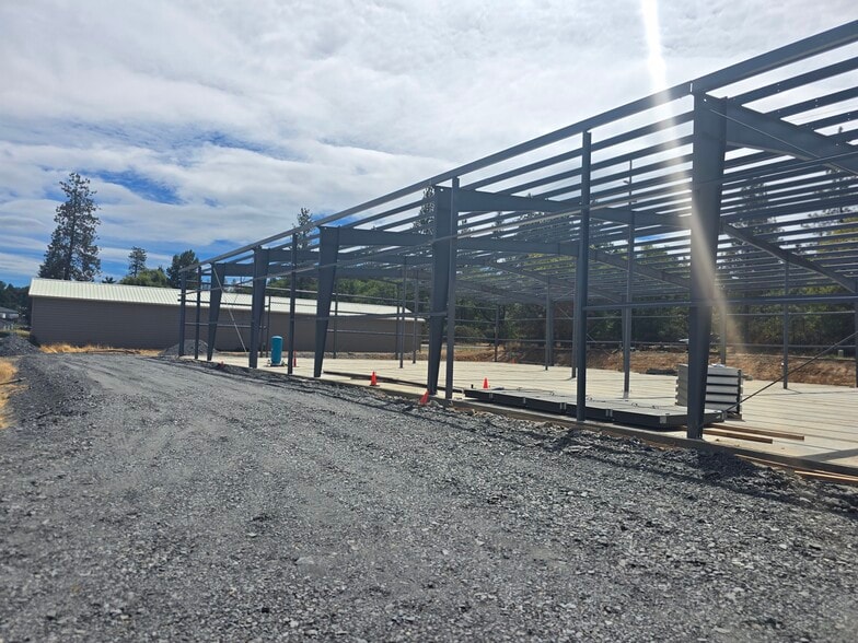 More Photos Of 954 Ort Ln, Merlin Industrial For Lease