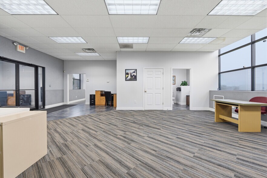More Photos Of 701 Hiawatha Blvd E, Syracuse Warehouse For Lease