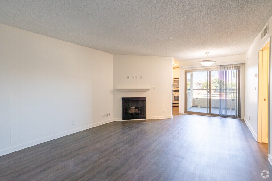 More Photos Of 7230 Franklin Ave, Los Angeles Apartments For Sale