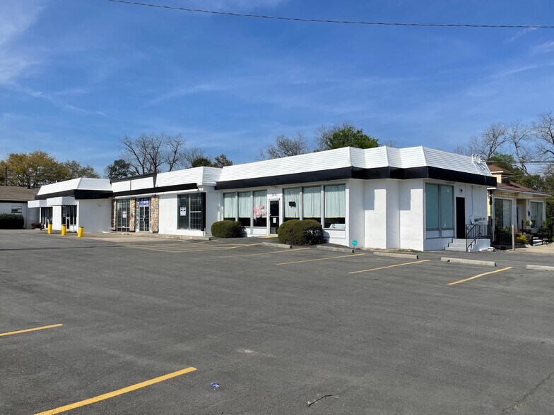 Primary Photo Of 3001 Vineville Ave, Macon-Bibb Storefront Retail Office For Lease