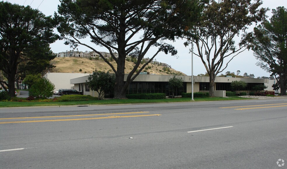 More Photos Of 380 Valley Dr, Brisbane Warehouse For Lease