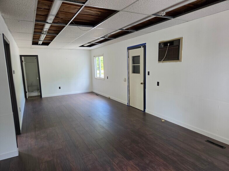 More Photos Of 536 Oak St, Ferrysburg Industrial For Sale