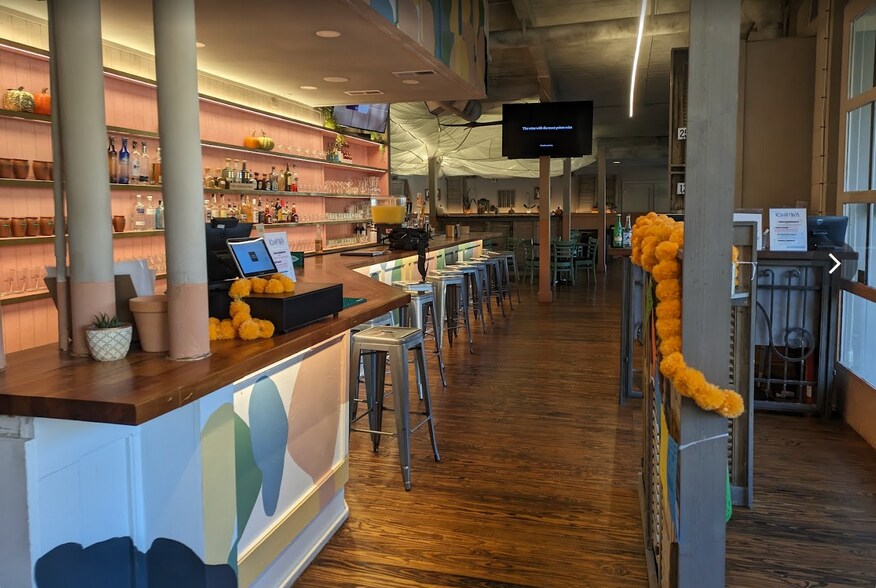 More Photos Of 162 Oxmoor Rd, Birmingham Restaurant For Lease