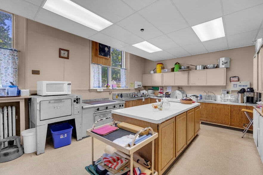 More Photos Of 61 Main St, Unionville Office For Sale