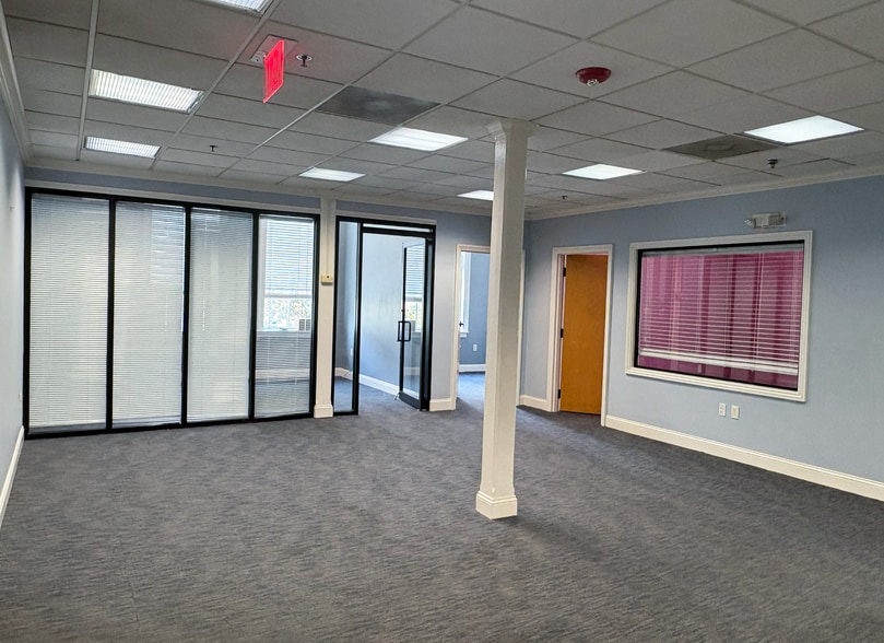 More Photos Of 114 Barnard St, Savannah Office For Lease