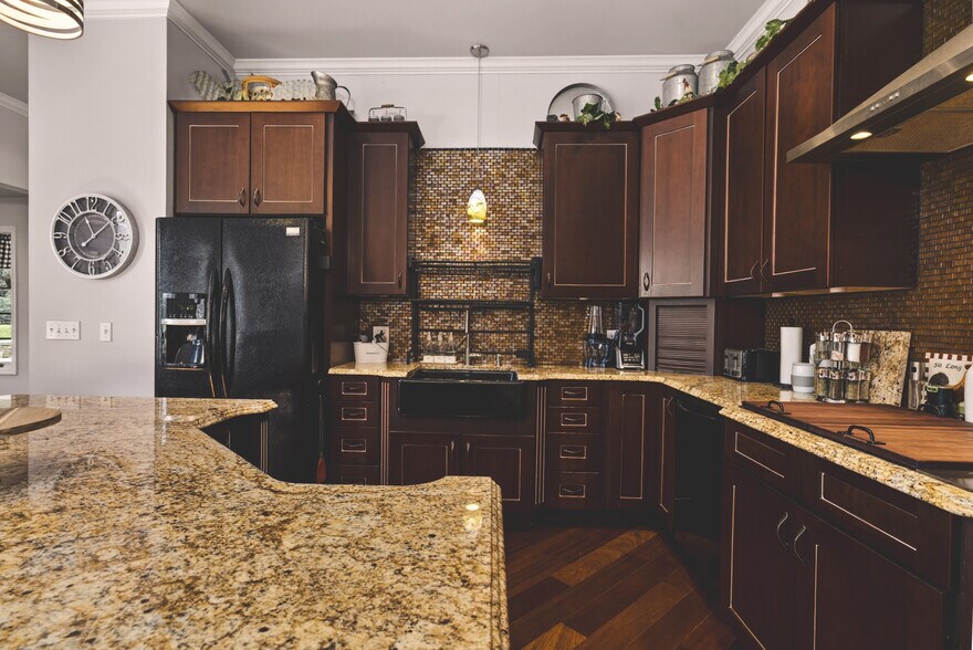 More Photos Of 690 Main St, Vintondale Loft Creative Space For Sale