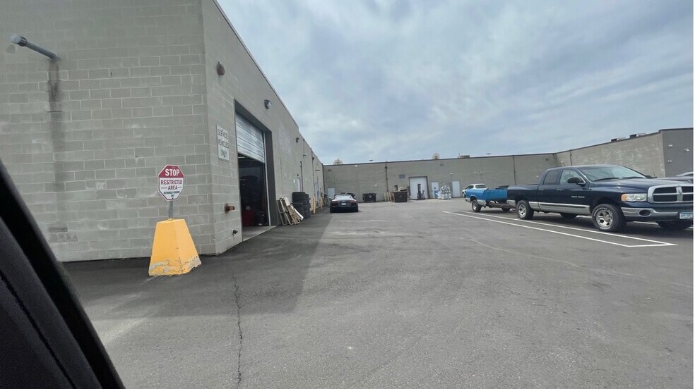 More Photos Of 3000 Highway 10 E, Moorhead Supermarket For Lease