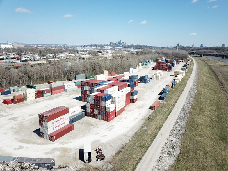 More Photos Of 1161 S 12th St, Kansas City Land For Lease