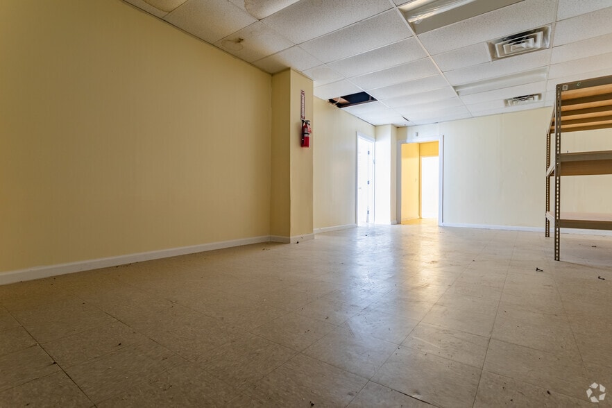 More Photos Of 1267 Forest Ave, Staten Island Unknown For Lease