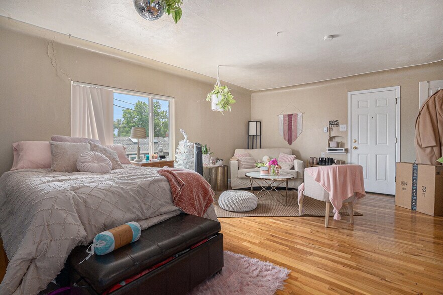 More Photos Of 5218-5220 W 25th Ave, Edgewater Apartments For Sale