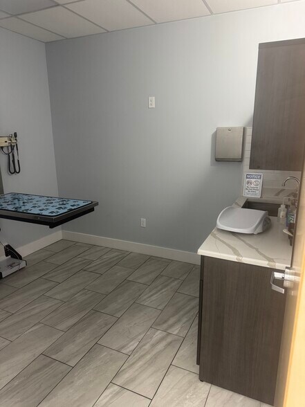 More Photos Of 7 Cuthbert Blvd, Oaklyn Office For Sale