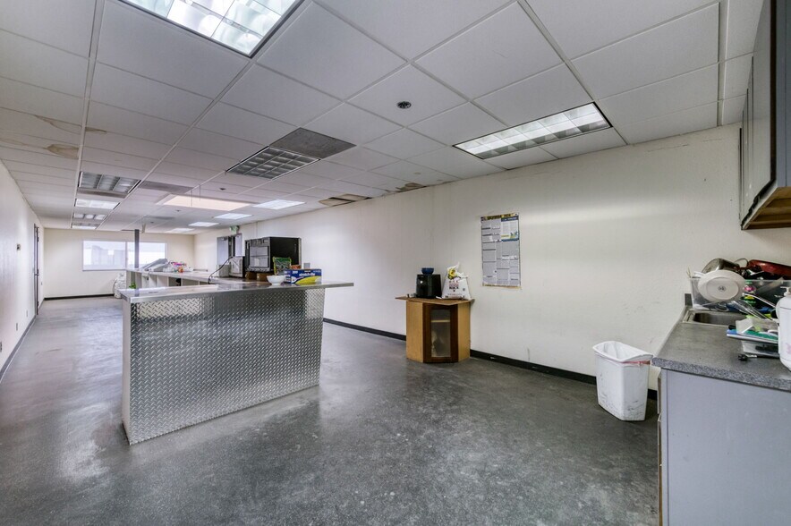 More Photos Of 5333 N Cornelia Ave, Fresno Warehouse For Sale