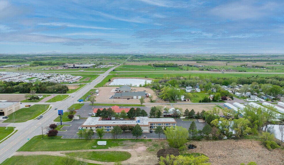 More Photos Of 1309 S Ohlman St, Mitchell Hotel For Sale