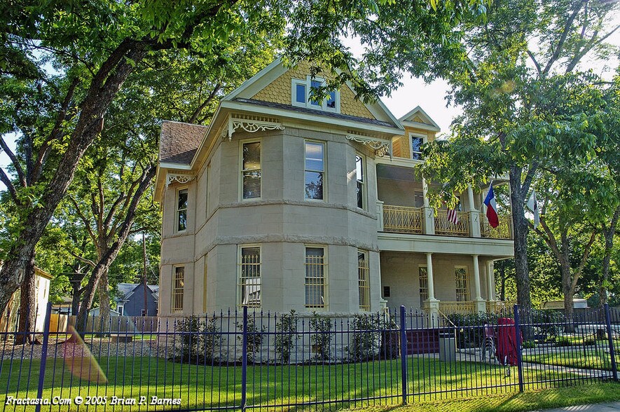 More Photos Of 1402 E Cesar Chavez St, Austin Office For Lease