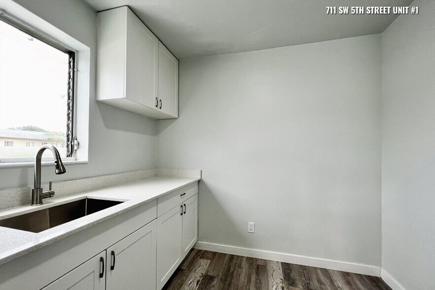 More Photos Of 707-715 SW 5th St, Dania Beach Apartments For Sale