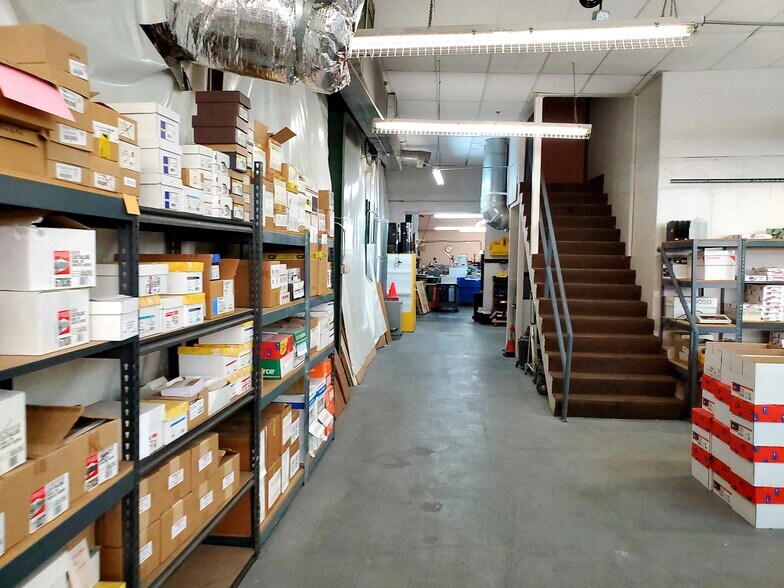 More Photos Of 2908 S Highland Dr, Las Vegas Warehouse For Lease