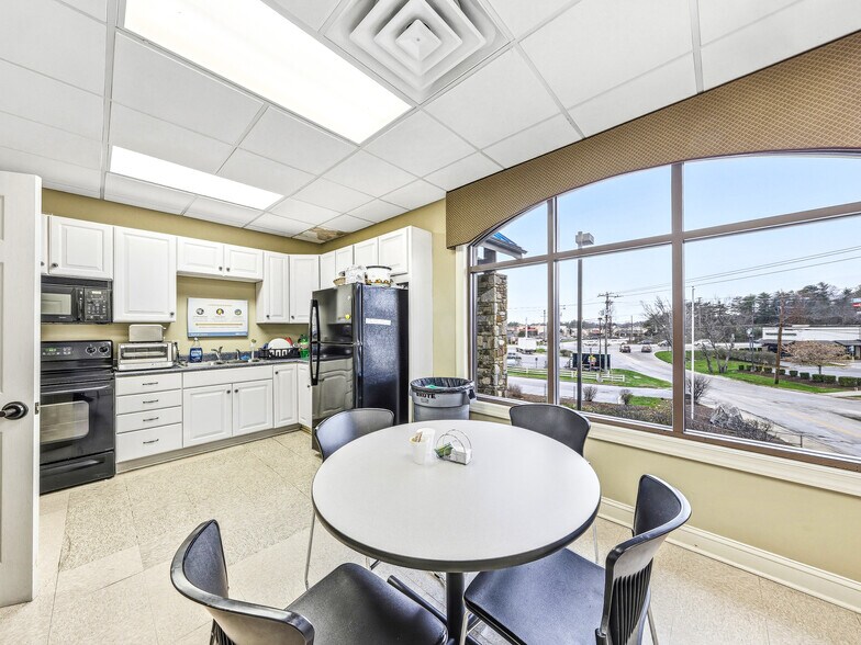 More Photos Of 101 Jack St, Hendersonville Bank For Sale