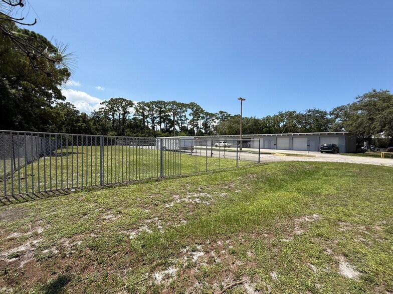 More Photos Of 6958 Sonny Dale Dr, Melbourne Warehouse For Sale