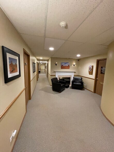 More Photos Of 655 Rockland Rd, Lake Bluff Office For Lease