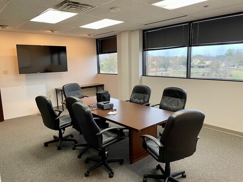 More Photos Of 911 W Loop 281, Longview Office For Lease