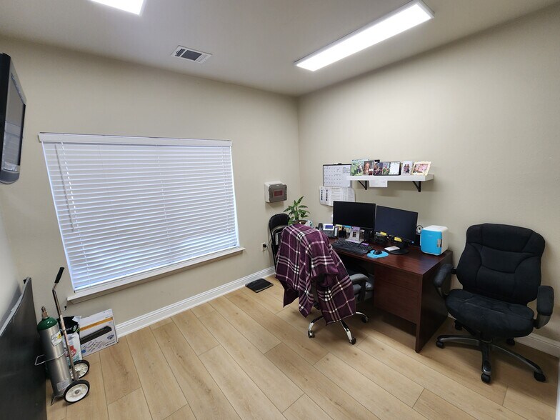 More Photos Of 2125 Martin Dr, Bedford Medical For Sale