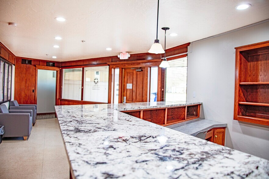 More Photos Of 307 S 7th St, Chickasha Office For Sale