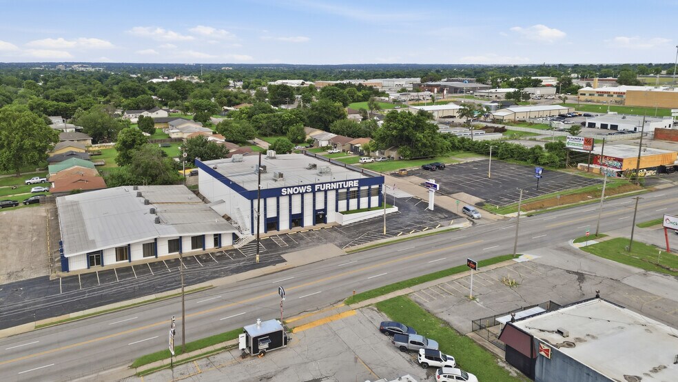 More Photos Of 851 S Sheridan Rd, Tulsa Freestanding For Sale