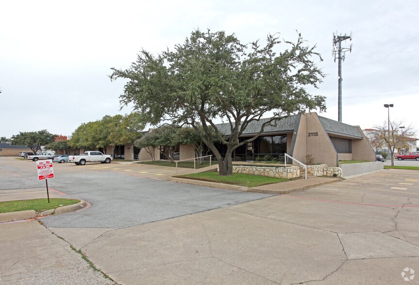 More Photos Of 2115 Teakwood Ln, Plano Office For Lease
