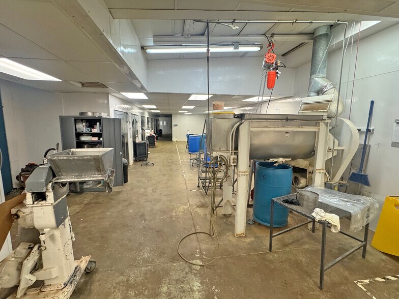 More Photos Of 1595 Hampton Way, Santa Rosa Manufacturing For Sale