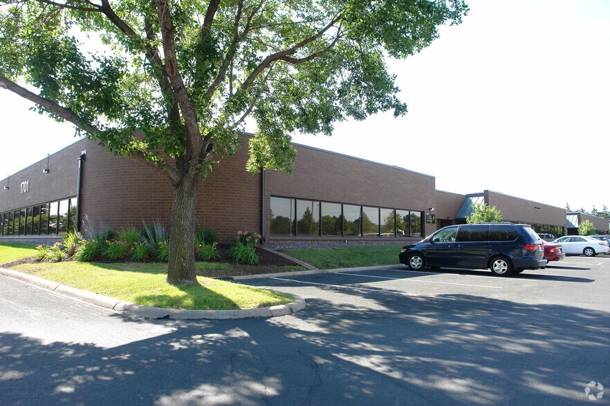 More Photos Of 1701 E American Blvd, Bloomington Warehouse For Lease