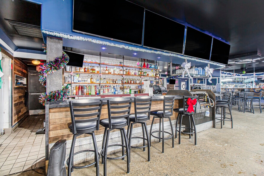 More Photos Of 5153 Fenton Rd, Flint Restaurant For Sale