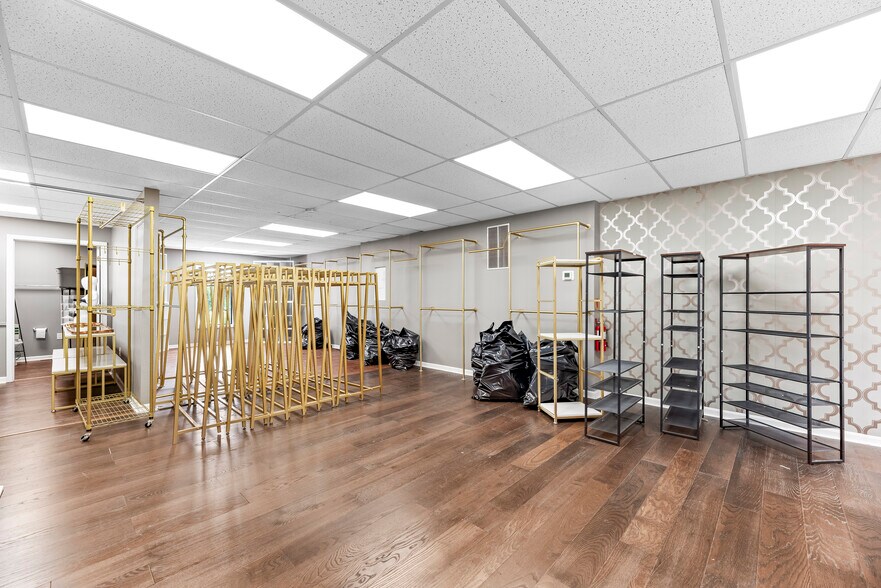 More Photos Of 10351 Southern Maryland Blvd, Dunkirk Office For Sale