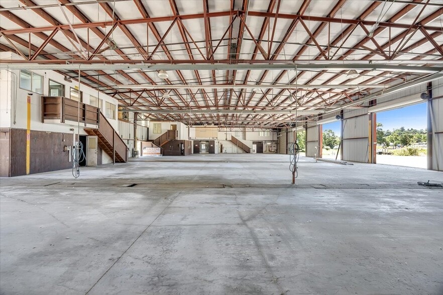 More Photos Of 20833 Mechanical Dr, Sonora Warehouse For Sale